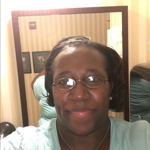 Meet your Posher, Aisha